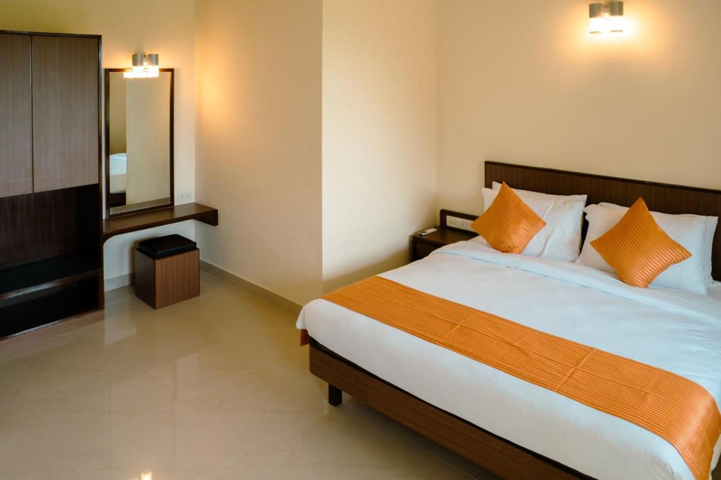 Nanu Beach Resort&Spa Betalbatim Exterior foto